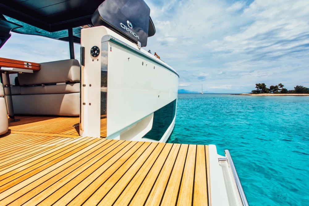 Why should you book the luxury Cranchi A46 for a day tour
